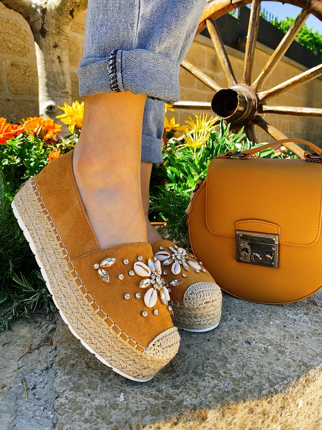 Espadrillas camel estive con conchiglie