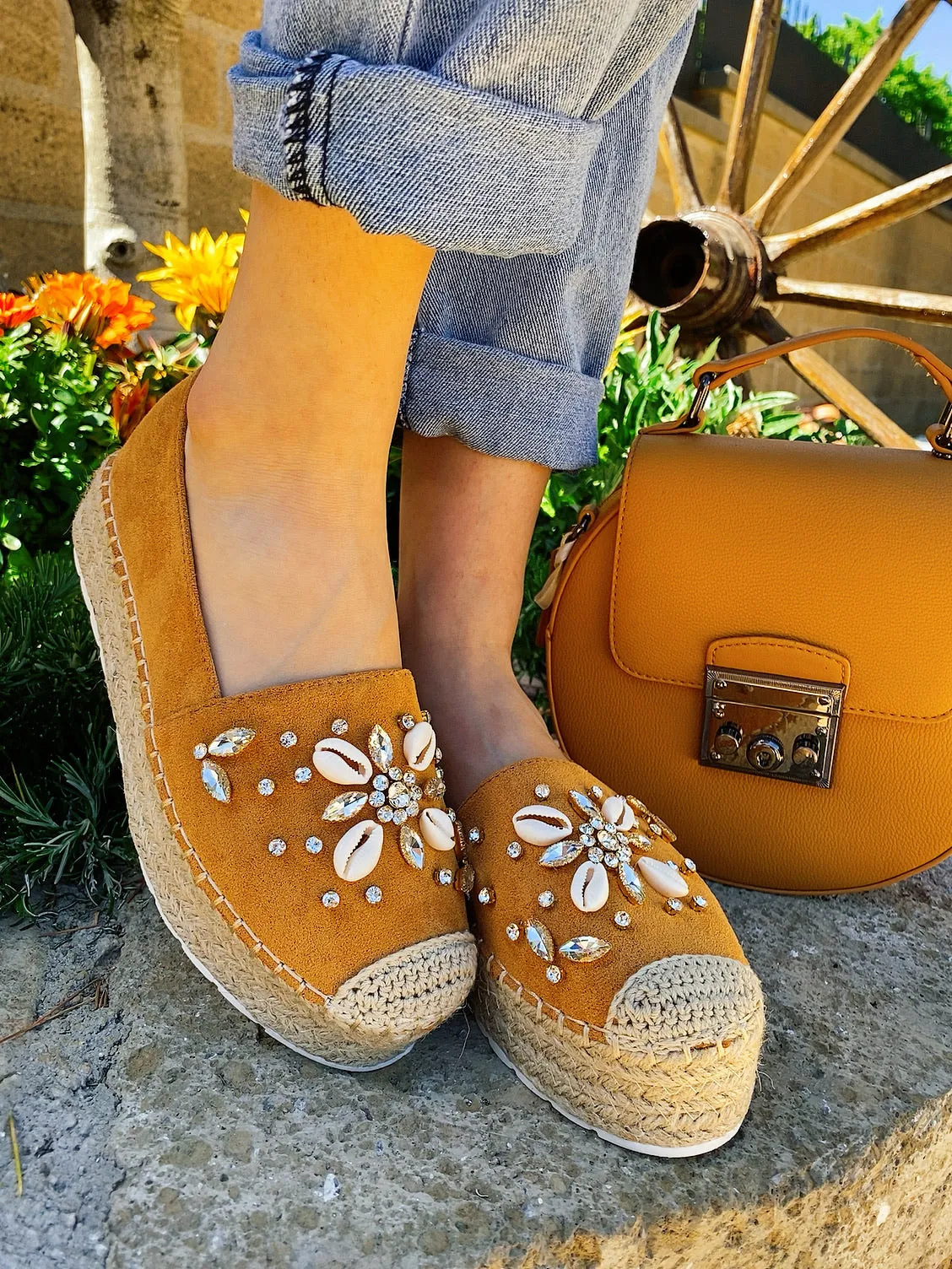 Espadrillas camel estive con conchiglie