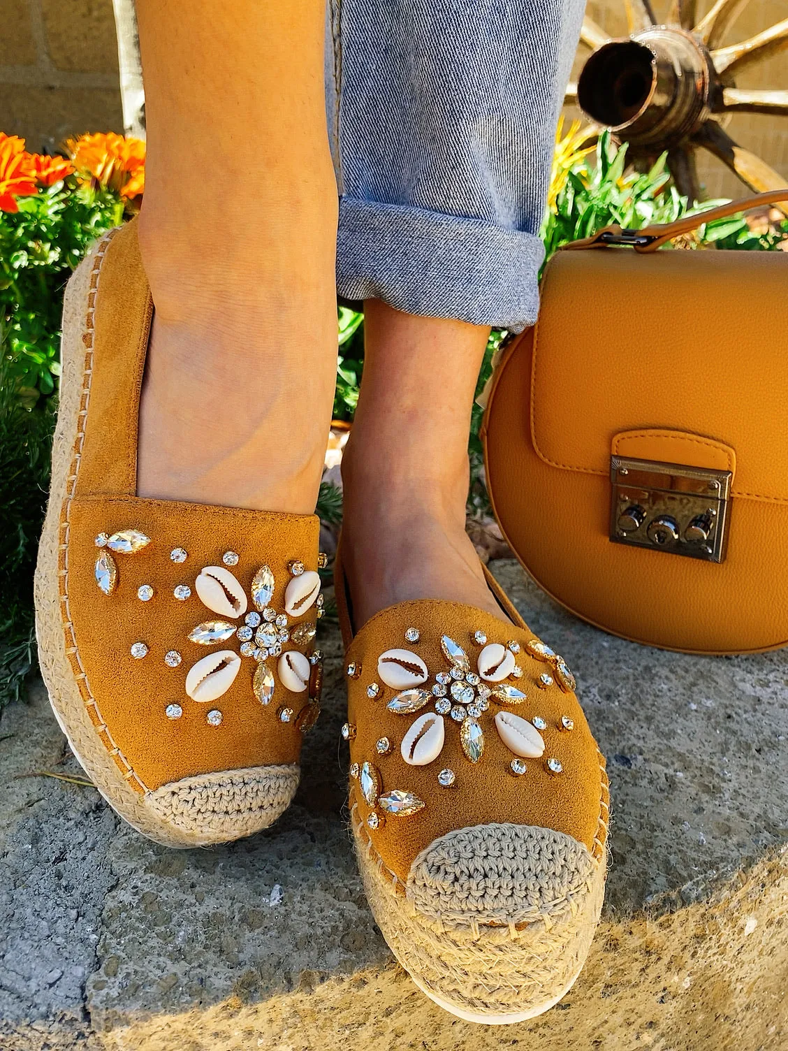 Espadrillas camel estive con conchiglie