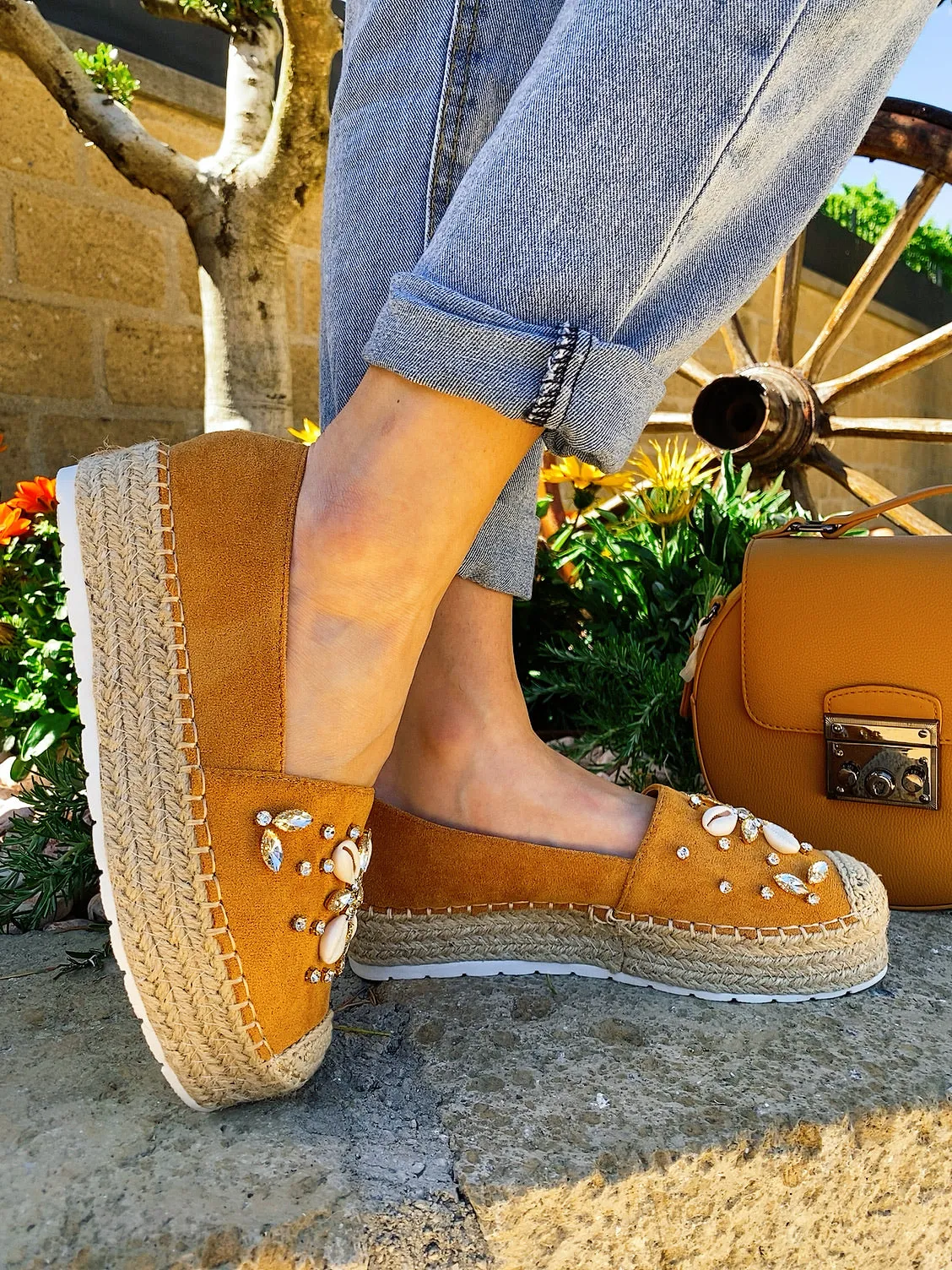 Espadrillas camel estive con conchiglie