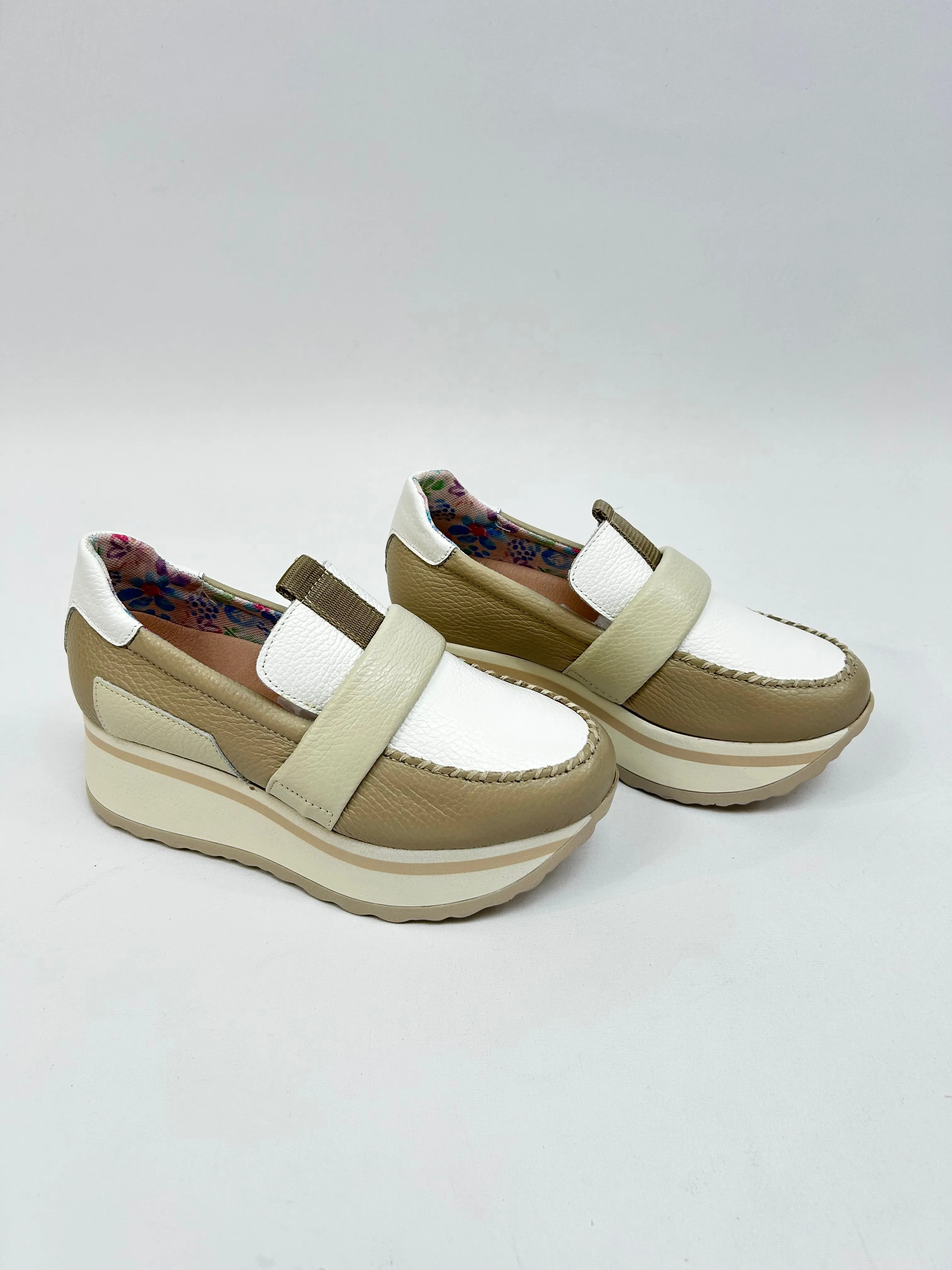 JOSE SAENZ Beige & White Loafer