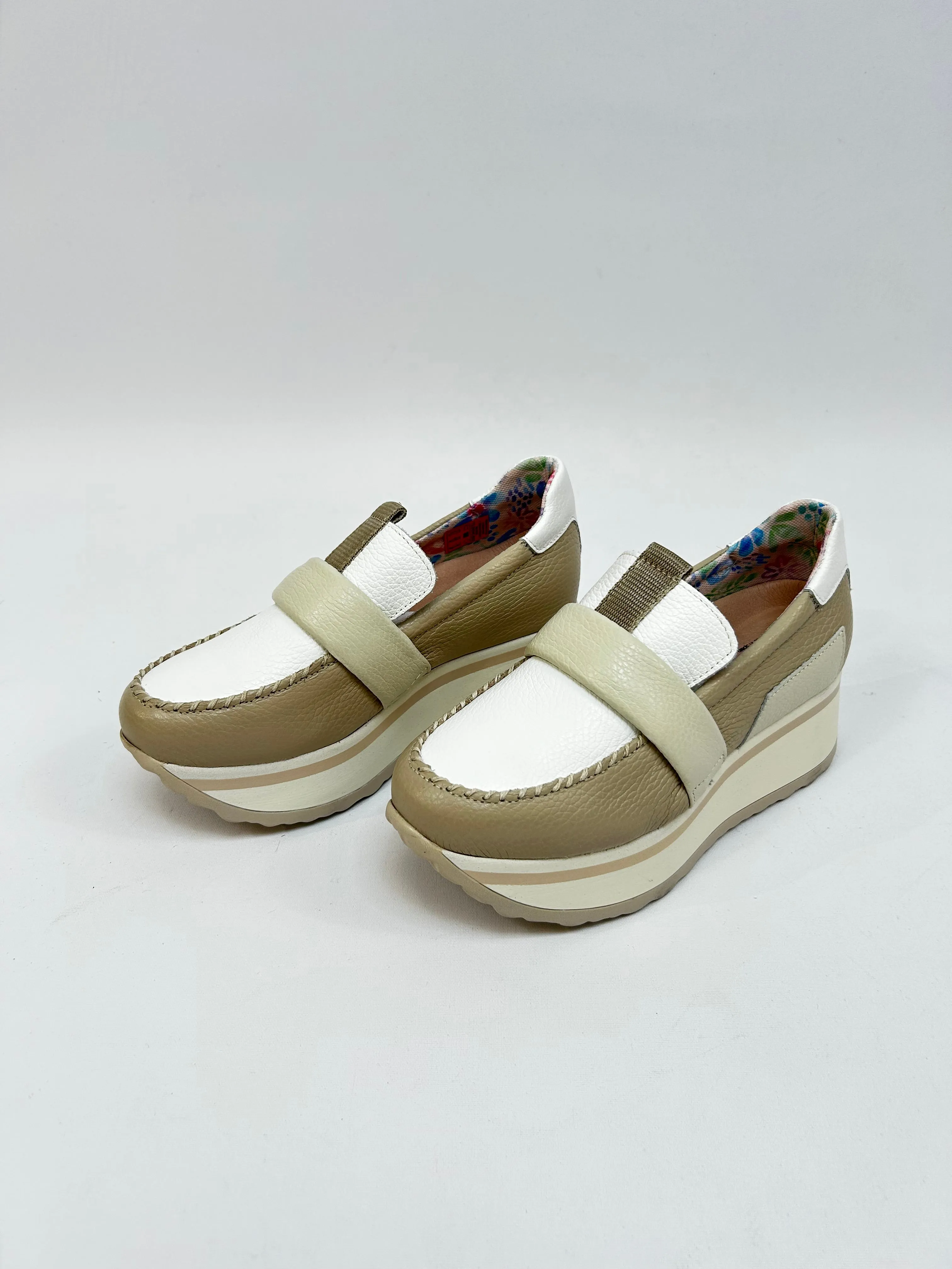 JOSE SAENZ Beige & White Loafer