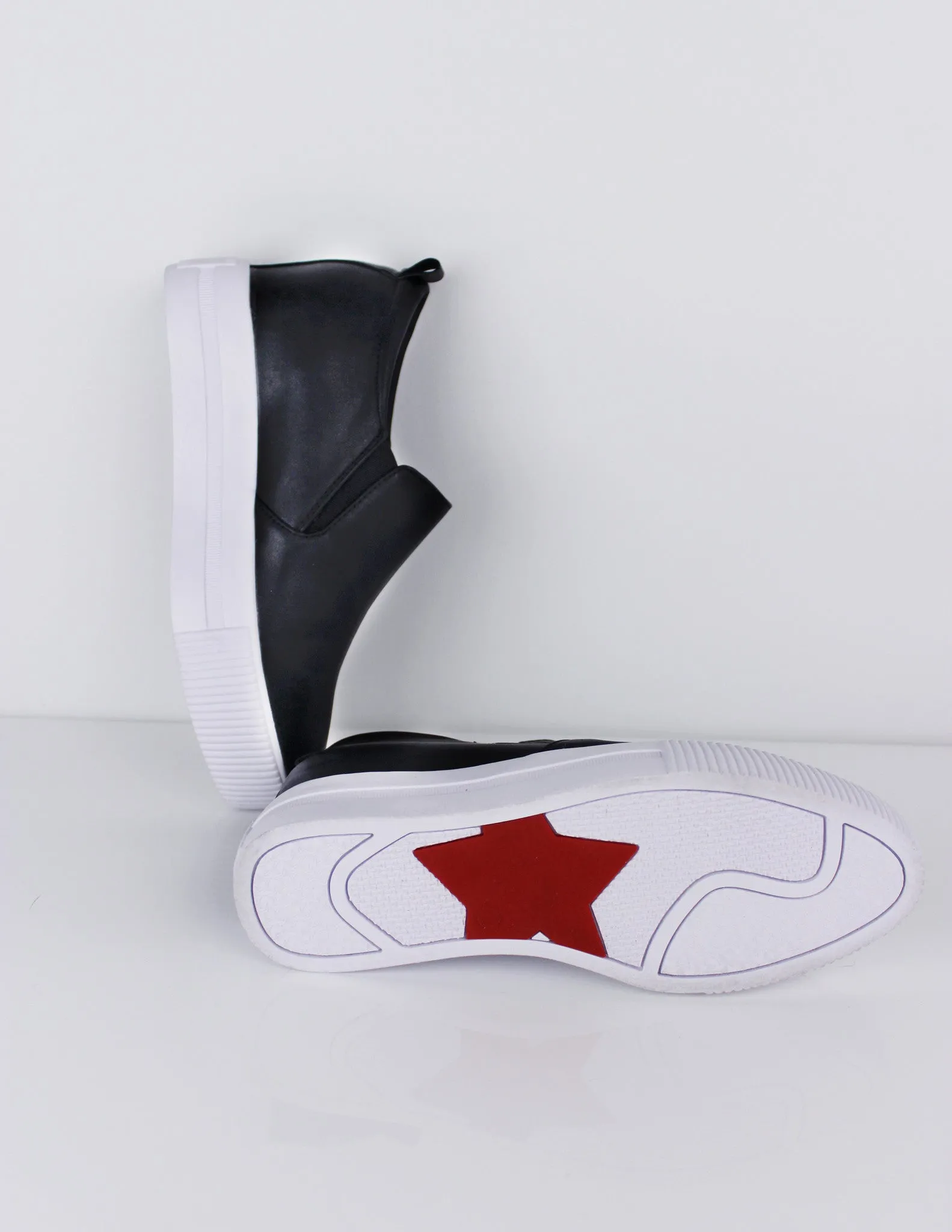 MUSTA SNEAKERS