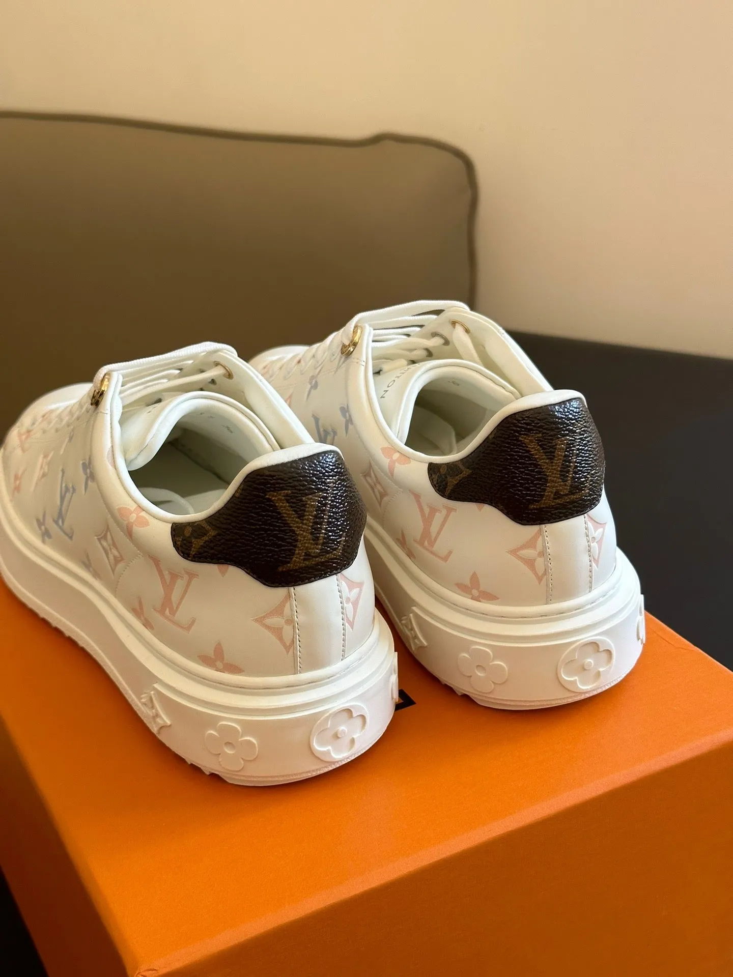 SE1157  LB Time Out Sneaker / Size4-10