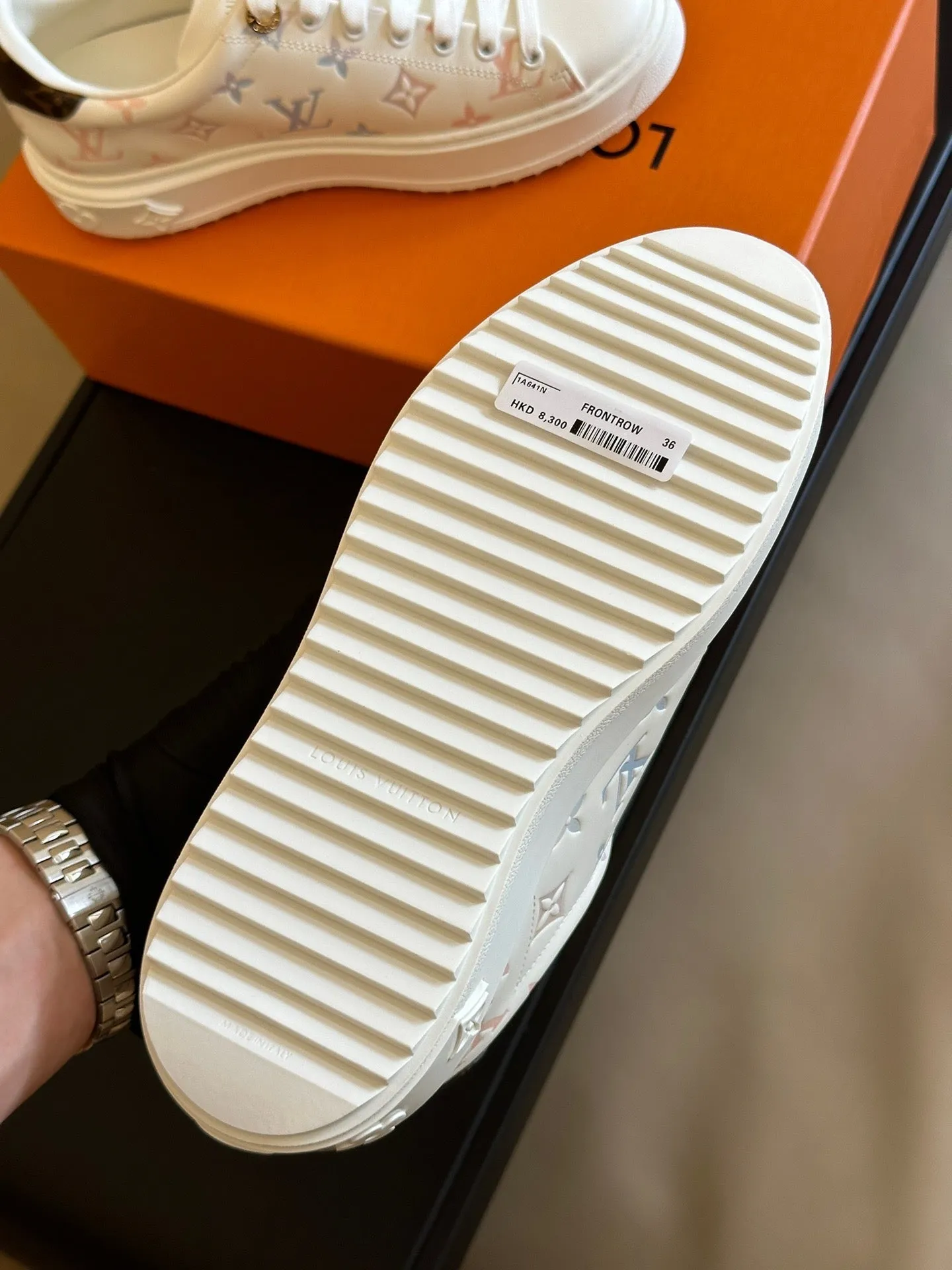 SE1157  LB Time Out Sneaker / Size4-10