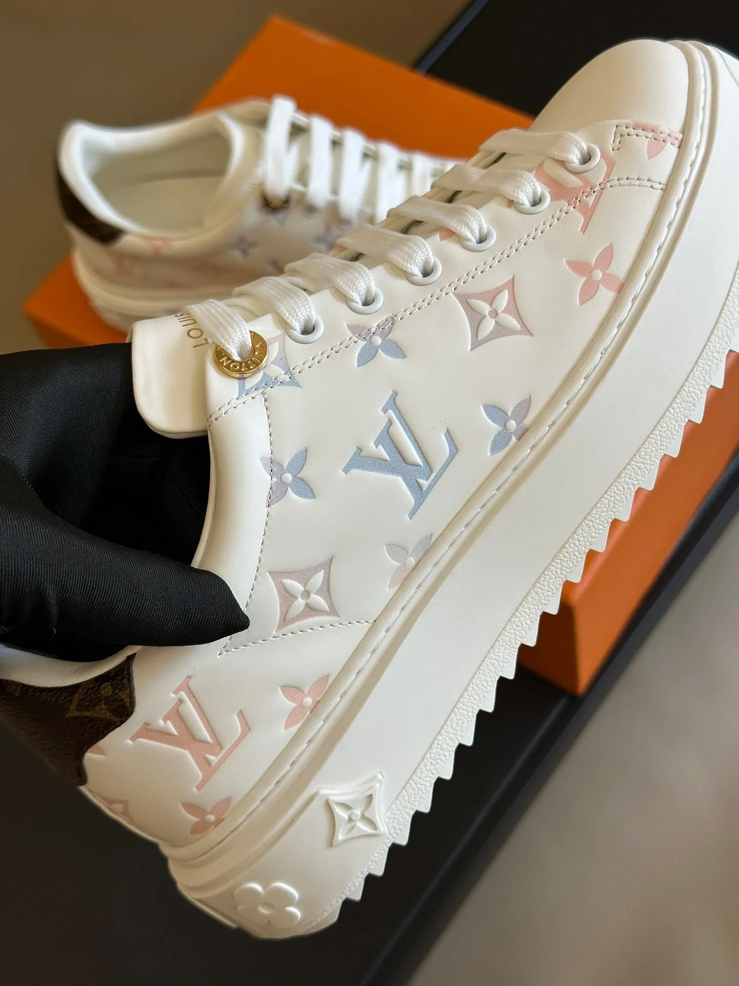 SE1157  LB Time Out Sneaker / Size4-10