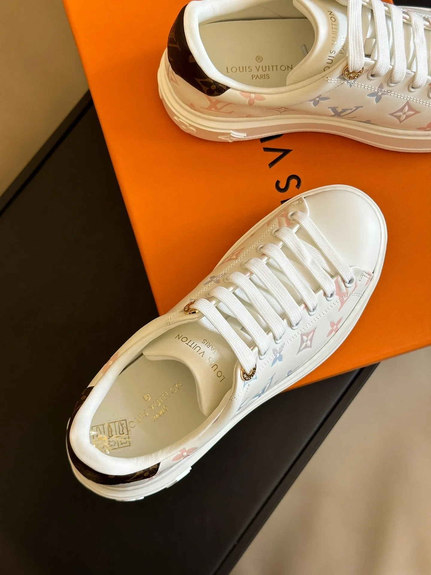 SE1157  LB Time Out Sneaker / Size4-10