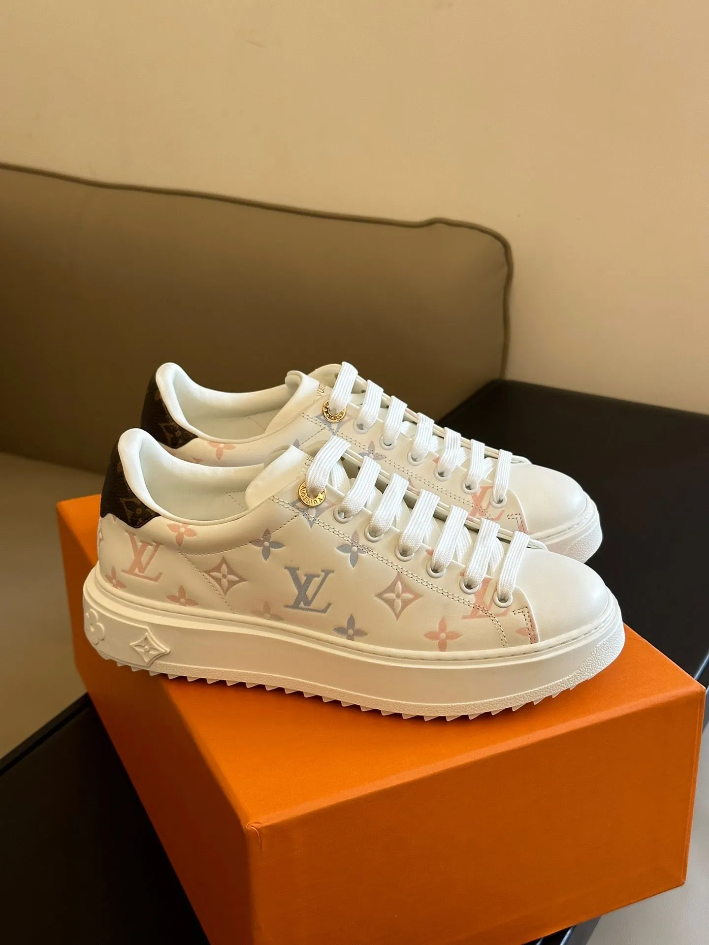 SE1157  LB Time Out Sneaker / Size4-10