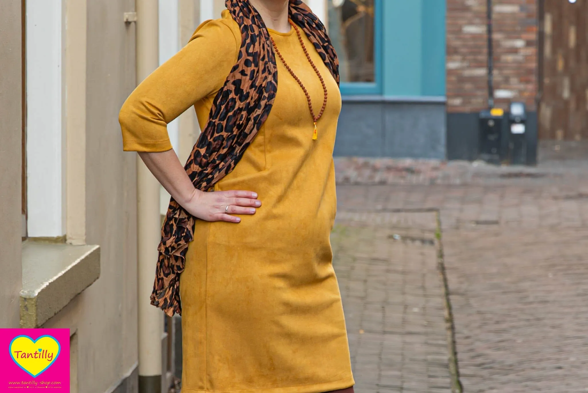 Suedine Sporty Dress - okergeel