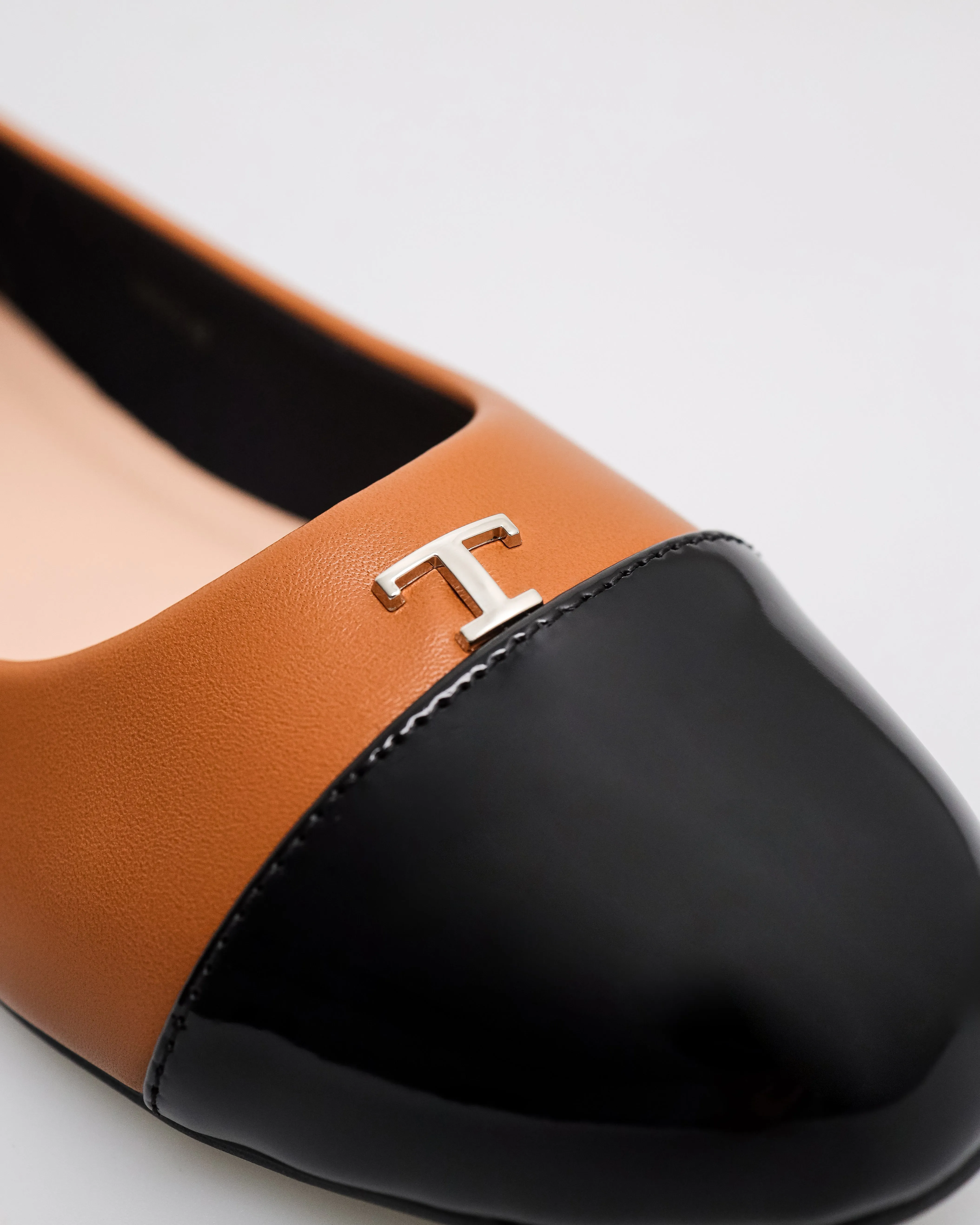 Tomaz NN575 Ladies Mini T-Charm Flats