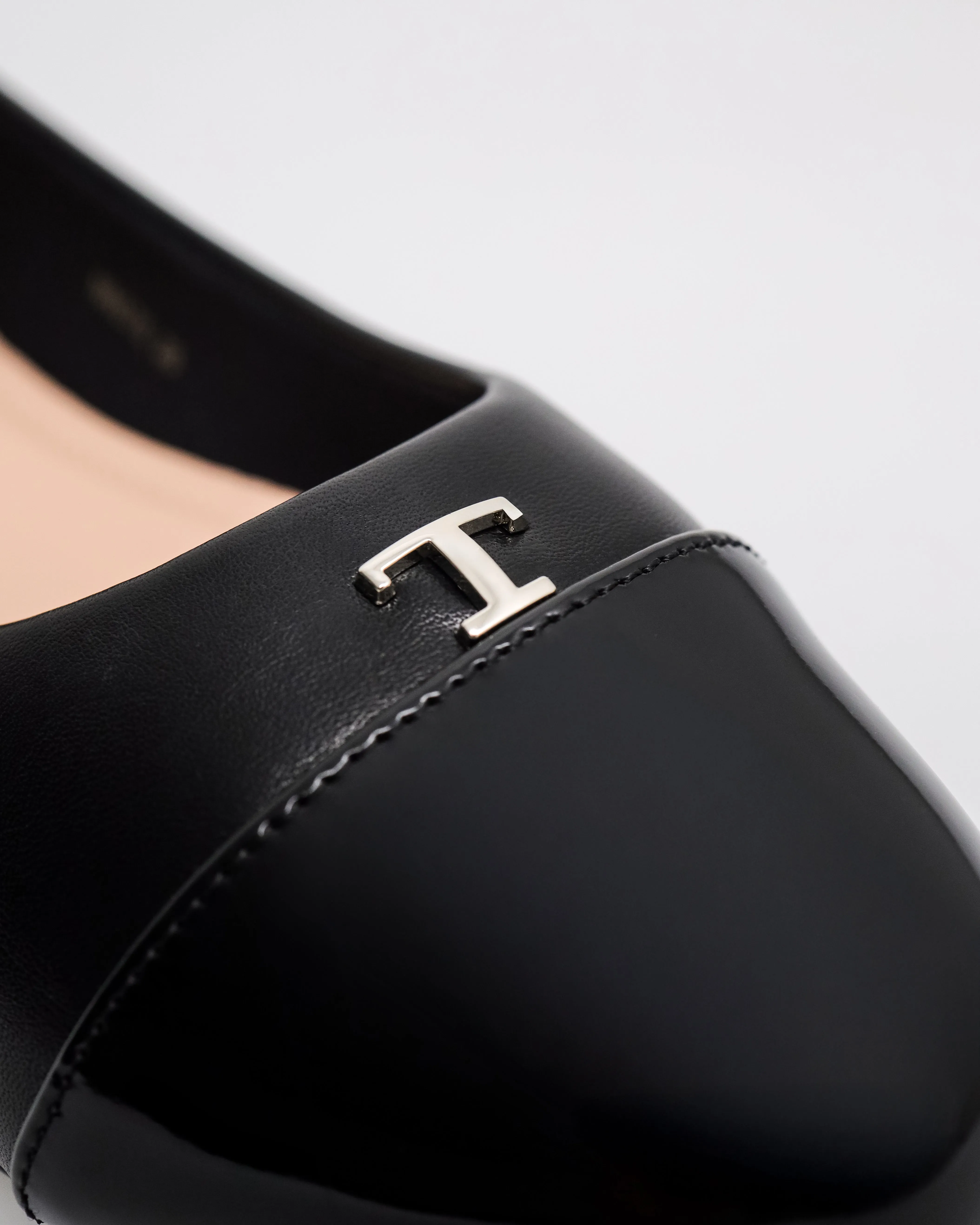 Tomaz NN575 Ladies Mini T-Charm Flats