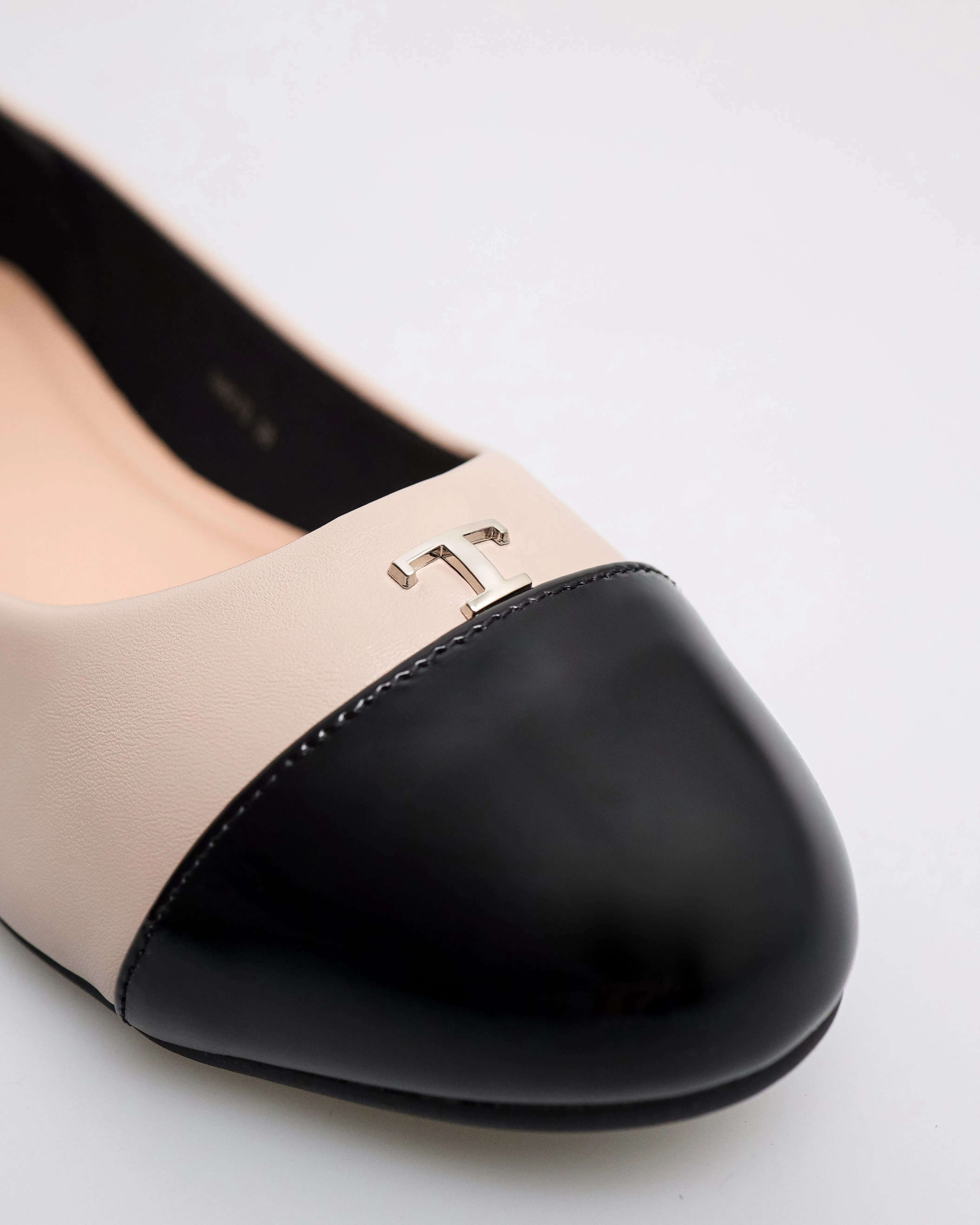 Tomaz NN575 Ladies Mini T-Charm Flats